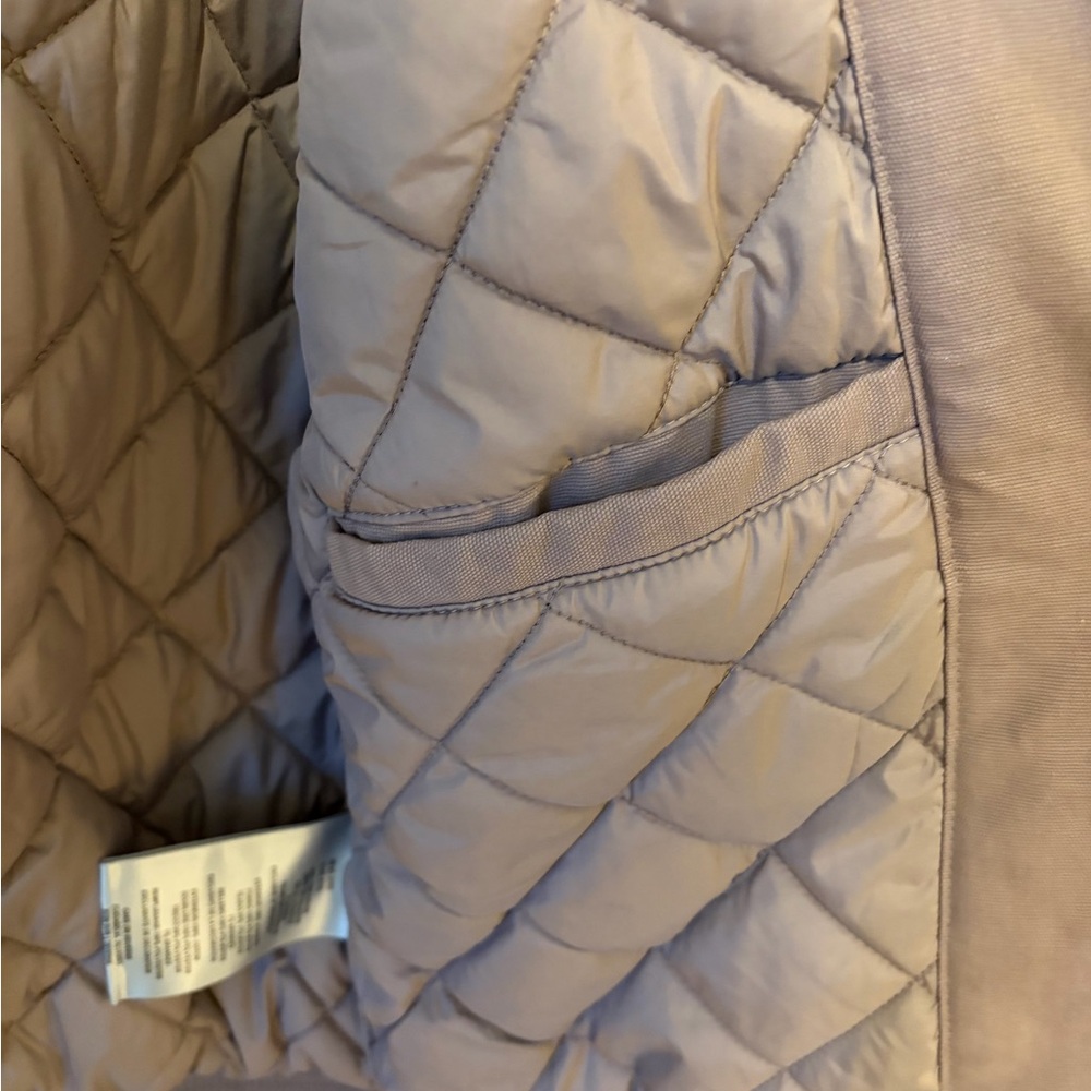 Levi's Women's Lined Bomber Jacket with Hood - Picture 4 of 7